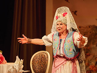 Glorious! Wendi Peters. Photo Chris Davis